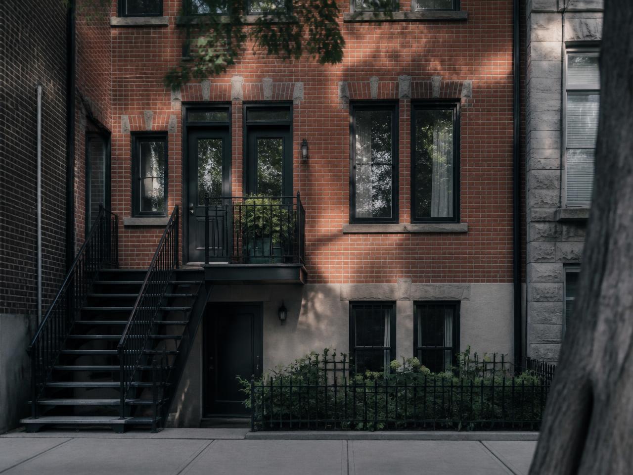 Duplex québécois en brique rouge